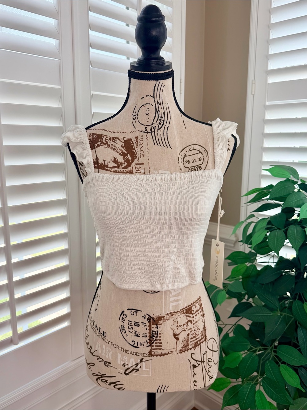 Ocean Drive White Washed Crepe Smocked Bodice Tank Size Medium NWT